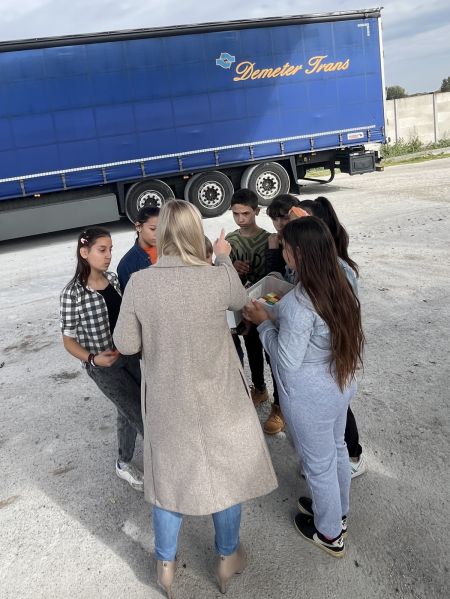 Hejőkeresztúri iskolásoknak mutattuk meg, hogy miről szól a fuvarozás galéria kép 2